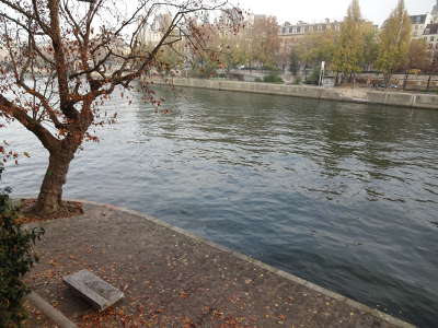 パリ、秋のセーヌ河