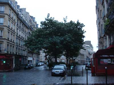 フランス パリ 雨