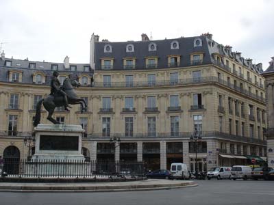 フランス パリ ヴィクトワール広場